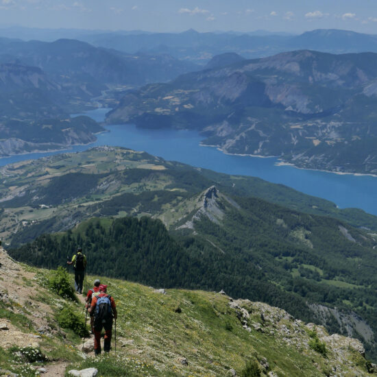 Face au lac de Serre-Ponçon