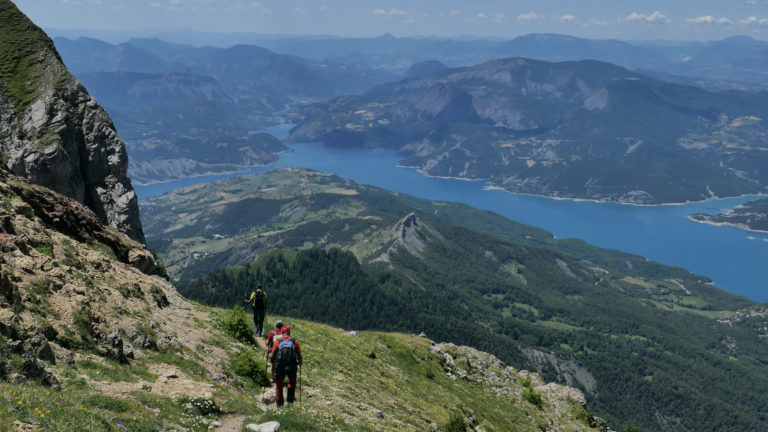 Face au lac de Serre-Ponçon