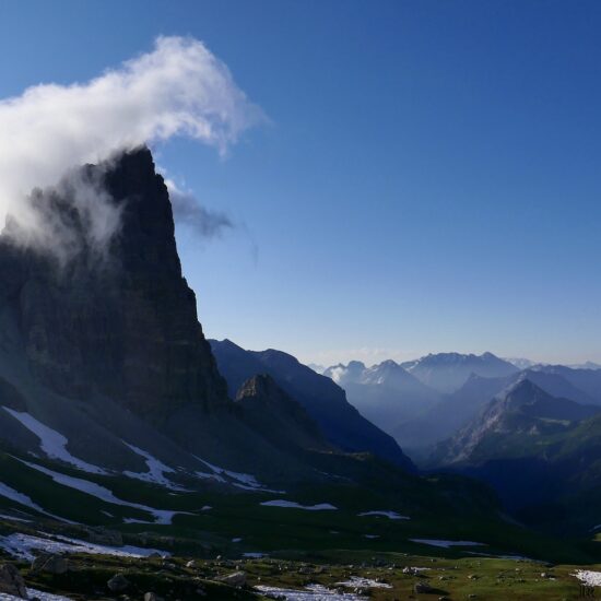 Le Grand Séru coiffé de brume