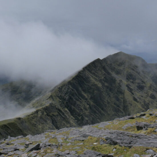 Sur les crêtes du Carrauntoohil, le sommet de l'Irlande