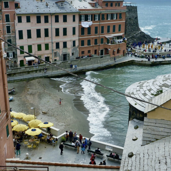 Petits ports et terrasses de café, bonheurs des Cinque Terre