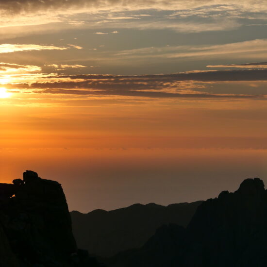 Lever de soleil sur les aiguilles de Bavella