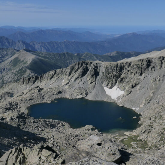 Lac de Bettaniella sous le Ritondu, le plus grand de Corse