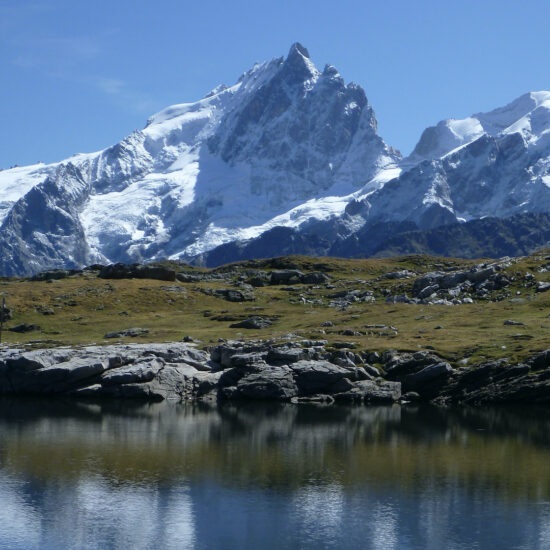 Le lac Noir et la Meije, plateau d'Emparis