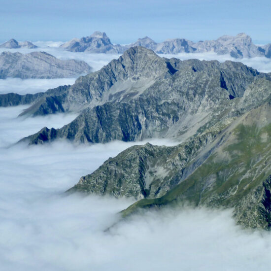 Mer de nuages sur le Valgaudemar, vue du pic Turbat