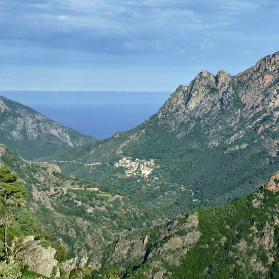 Vue sur le village d'Ota et les Tre Signore