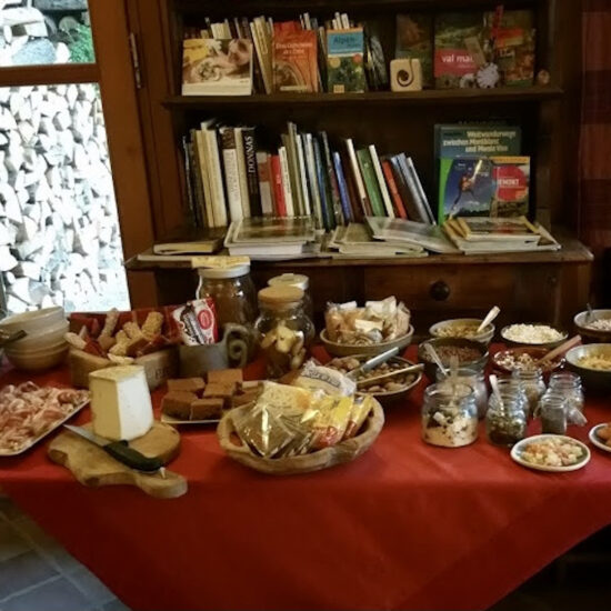 Petit-déjeuner de roi au Rifugio Grongios Martre, Valle Varaita