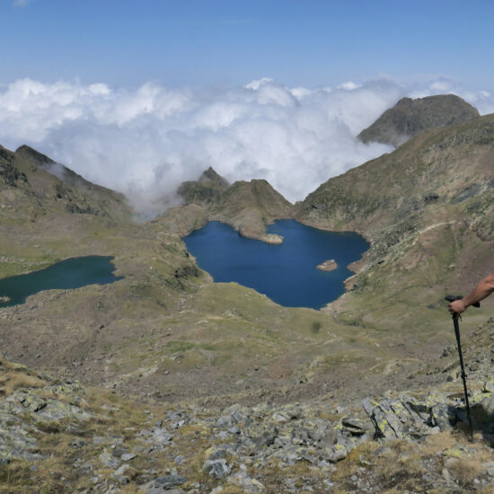 Vue sur les étangs du Fourcat depuis le col de Tristagne