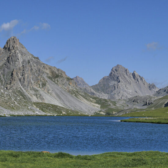 Lac de l'Oronaye ; au fond, la Meyna