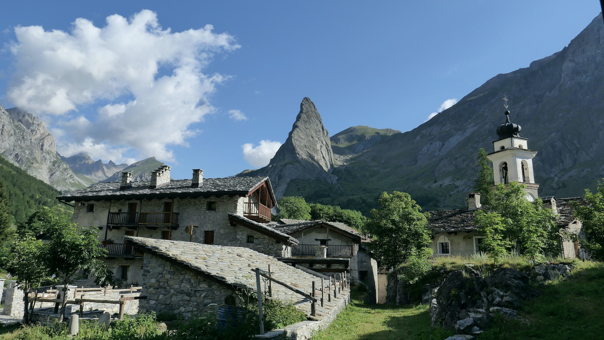 Rocca Provenzale et village de Chiappera, Val Maira