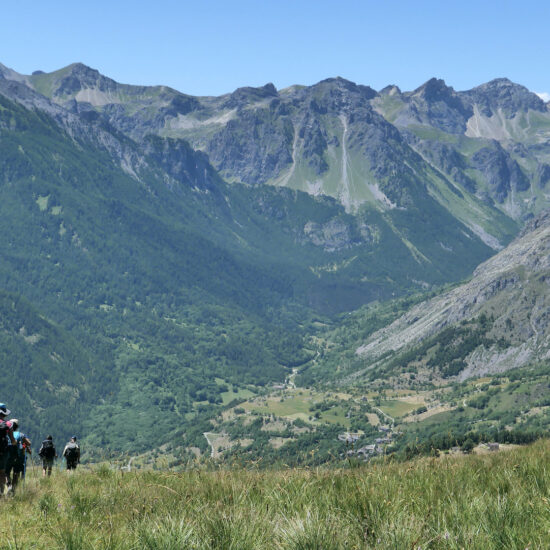 En descendant de la punta Culour, vue sur la haut Val Maira