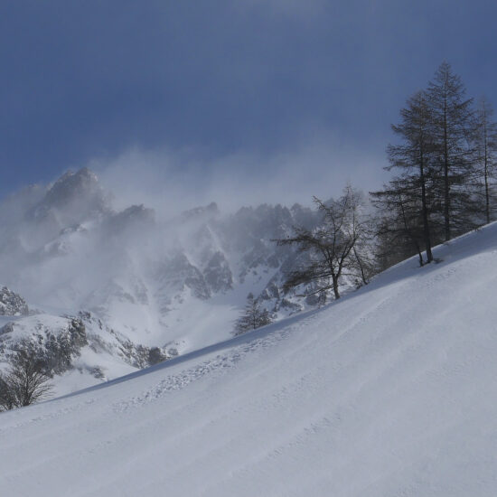Neige ventée à l'Alpe du Lauzet