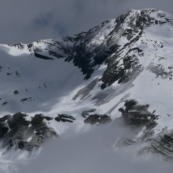 Motifs graphiques sur la montagne