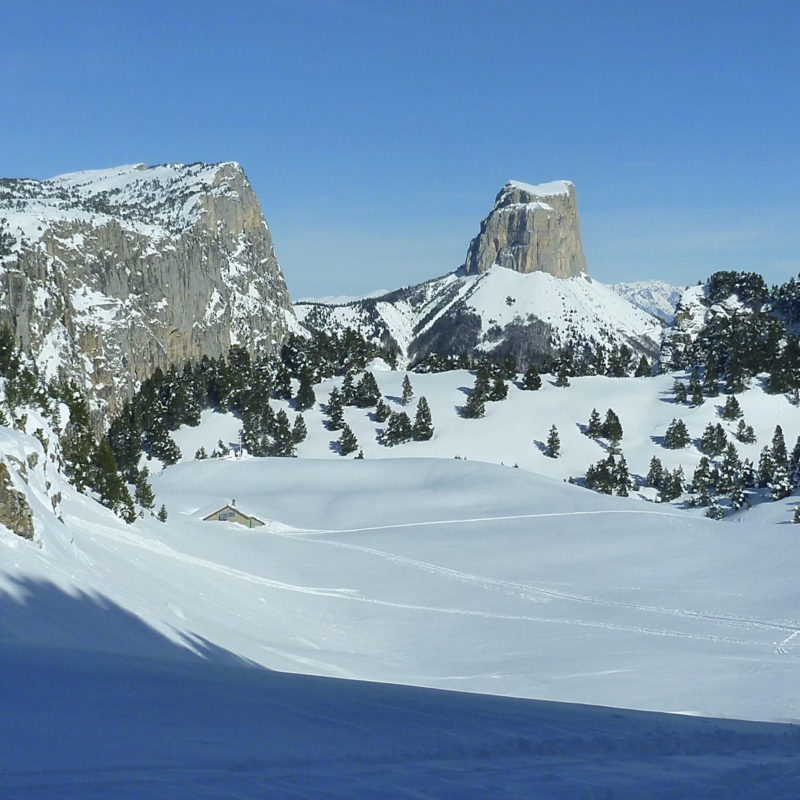 Traversée des plateaux du Vercors en raquettes, le Mont Aiguille