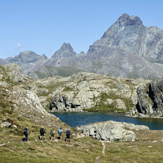 Les lacs du Longet face au Mont Viso