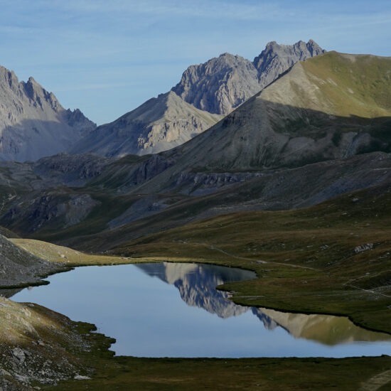 Lac de l'Oronaye au petit matin, haute Ubaye