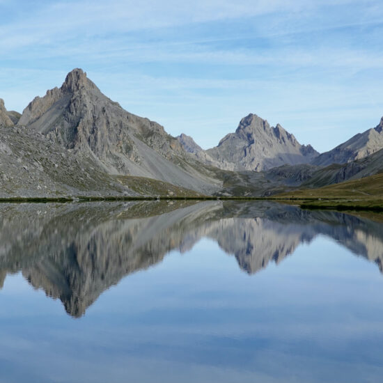 Reflet de la Meyna dans le lac de l'Oronaye, haute vallée de l'Ubaye