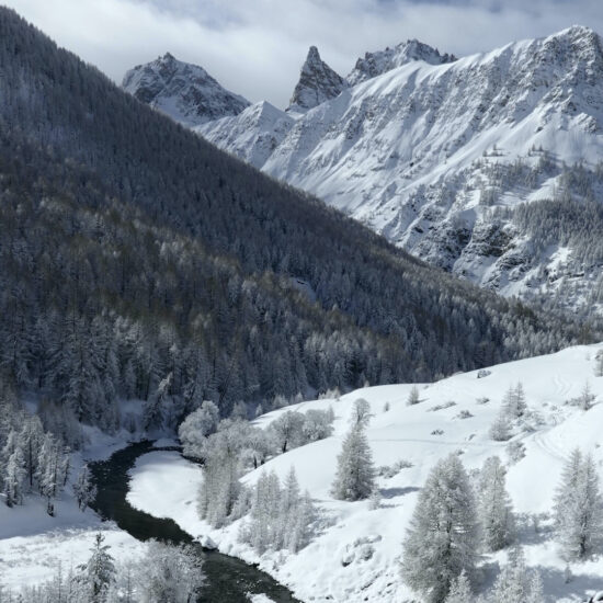 La Pierre André et l'Ubaye sous la neige fraîche