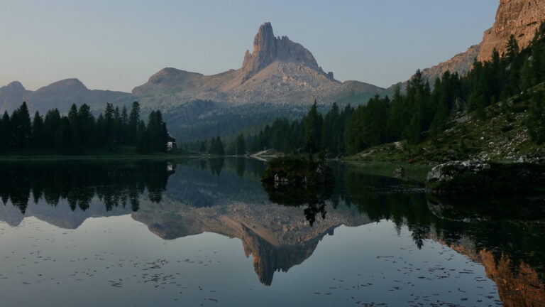Lever de soleil, refuge Croda da Lago