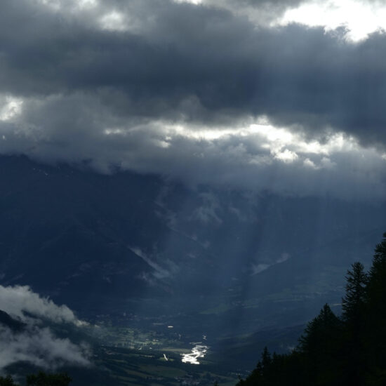 L'Ubaye dans les rais de lumière, départ matinal de Pra-Loup